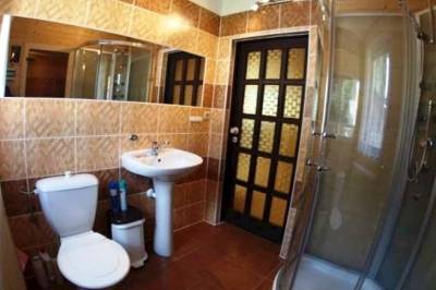 Kúpeľňa so sprchovacím kútom a toaletou, Rekreačný dom u Cyrila, Oščadnica