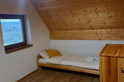Spálňa s 1-lôžkovou posteľou, Chata relax, Pribylina