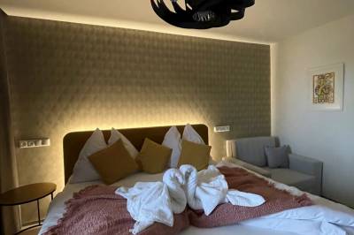 Spálňa s manželskou posteľou a rozkladacím kreslom, MARMOT Mountain Apartment, Vysoké Tatry