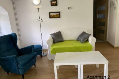 Apartmán č. 2 – obývačka s gaučom a TV, Apartmán č. 2, Ubytovanie v súkromí U Mikuláša, Blatnica