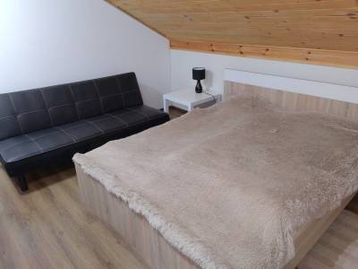 Spálňa s manželskou posteľou a pohovkou, Apartmán Melissa, Nižné Nemecké