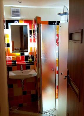Kúpeľňa so sprchovacím kútom, Tokaj Guest House, Viničky