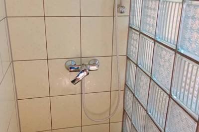 Kúpeľňa so sprchovacím kútom, Apartmán Grich, Lendak