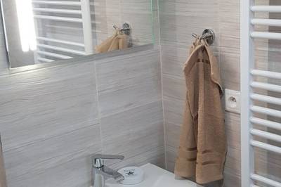 Kúpeľňa so sprchovacím kútom, Chata Alex, Polomka
