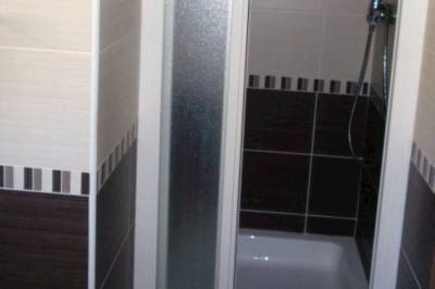 Kúpeľňa so sprchovacím kútom a toaletou, Chata Lea, Mýto pod Ďumbierom