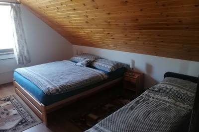 Spálňa s manželskou a 1-lôžkovou posteľou, Vila Polka, Zázrivá
