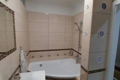 Kúpeľňa s vaňou, Krásny 2-izbový byt v centre mesta, Spišská Nová Ves