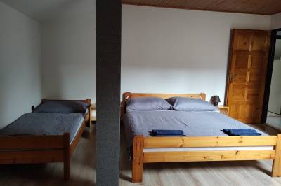 Spálňa s manželskou a 1-lôžkovou posteľou, Ubytovanie v súkromí, Turčianske Teplice