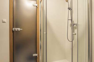 Kúpeľňa so sprchovacím kútom, Apartmán Zajko, Liptovský Mikuláš