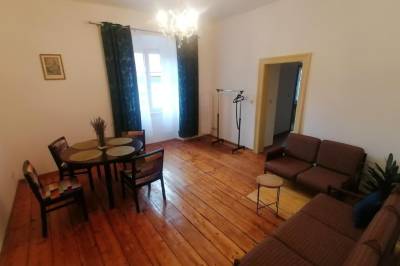Apartmán 2 s obývačkou s rozkladacím gaučom a jedálenským sedením, Križkov dom, Kremnica