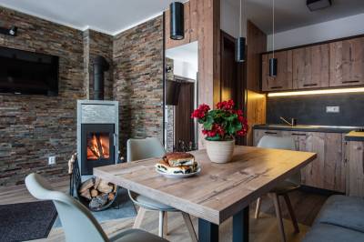 Moderná kuchyňa s jedálenským sedením a kachľami, Tatrahouse sk Apartment Family, Gerlachov