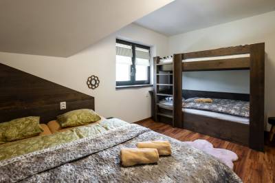 Spálňa s manželskou a poschodovou posteľou, Chalupa Toscana, Valča