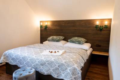Spálňa s manželskou posteľou, Chalupa Toscana, Valča