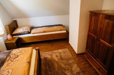 Spálňa s dvomi 1-lôžkovými posteľami, Drevenica Huty, Huty