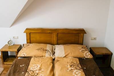 Spálňa s manželskou posteľou, Drevenica Huty, Huty