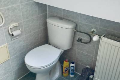 2-lôžková izba č. 3 – kúpeľňa so sprchovacím kútom a toaletou, Privát Majo***, Liptovský Mikuláš