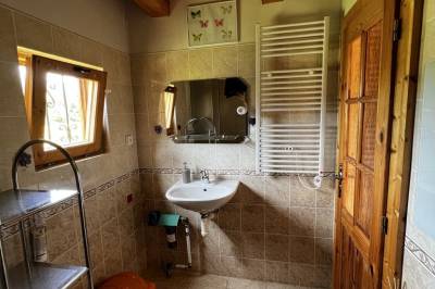 Kúpeľňa so sprchovacím kútom a toaletou, Chata Limba pod Kriváňom, Pribylina