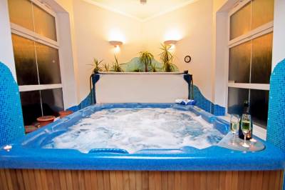 Vírivá vaňa vo wellness časti ubytovania, Vila Valča, Valča
