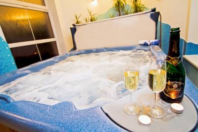 Vírivá vaňa vo wellness časti ubytovania, Vila Valča, Valča