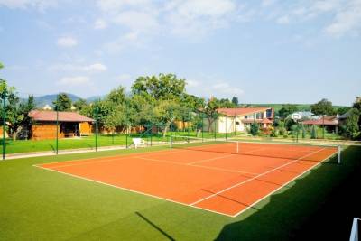 Ubytovanie s vlastným tenisovým kurtom, Vila Valča, Valča