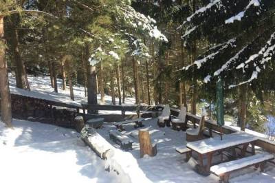 Terasa so sedením v zime, Norova chata, Závažná Poruba