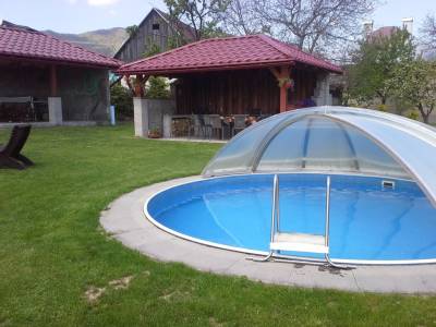 Bazén v exteriéri ubytovania v obci Králiky, Chata Veterník, Králiky