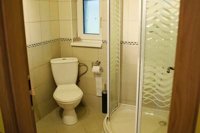Štvorlôžkové štúdio – kúpeľňa s toaletou, Chata Veterník, Králiky