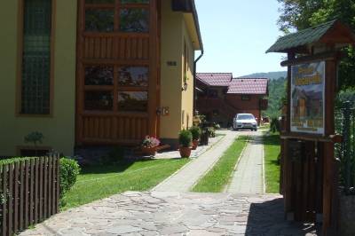 Vstup do ubytovania s bazénom a saunou v obci Králiky, Chata Veterník, Králiky