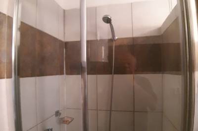 Kúpeľňa so sprchovacím kútom, Drevenica v Zázrivej 243, Zázrivá