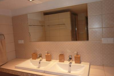 Apartmán na prízemí – kúpeľňa so sprchovacím kútom, Ubytovanie u Betuša, Pribylina