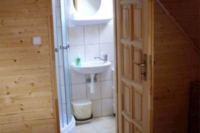Apartmán na poschodí - kúpeľňa so sprchovacím kútom a toaletou, Privát Marika, Závažná Poruba