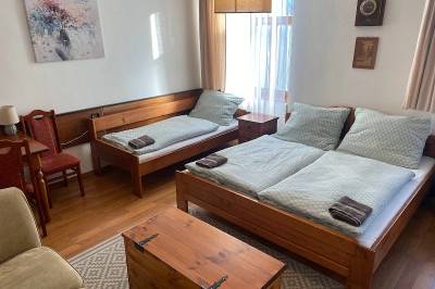 Apartmán na prízemí - spálňa s manželskou a 1-lôžkovou posteľou, Vidiecky dom AlexSandra, Liptovský Mikuláš