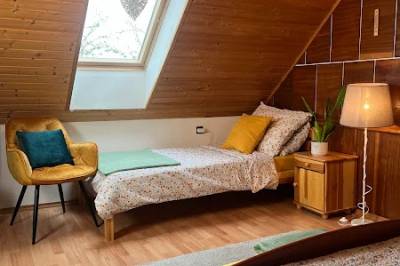 Dovolenkový dom - spálňa s manželskou a 1-lôžkovou posteľou, Vidiecky dom AlexSandra, Liptovský Mikuláš