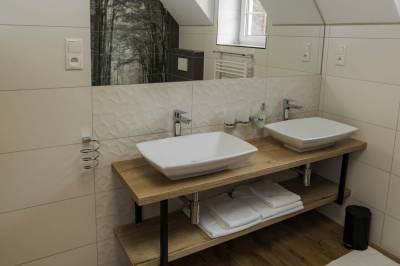 Kúpelňa so sprchovým kútom a toaletou, Chalupa pod bukom ***, Muránska Huta