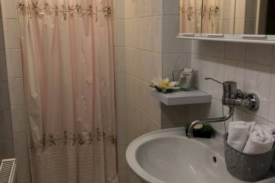 Kúpeľňa so sprchovacím kútom, Apartmán Amália***, Banská Bystrica