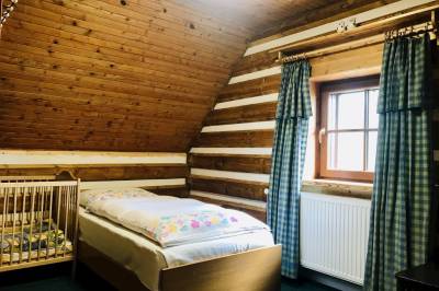 Žltá chata - spálňa s 1-lôžkovou posteľou, Žltá a Červená chata, Ždiar