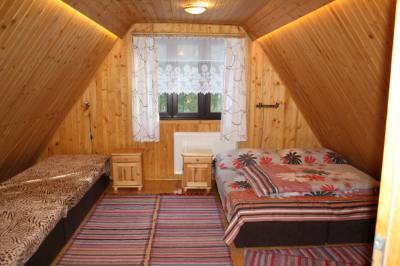 Spálňa s manželskou a 1-lôžkovou posteľou, Chata Zvonček, Pribylina