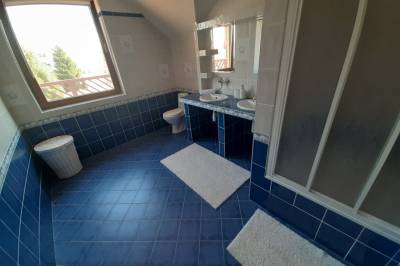 Kúpeľňa so sprchovacím kútom, Chata Medellin, Liptovské Kľačany