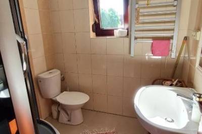 Kúpeľňa s masážnym sprchovacím kútom a toaletou, Domček u babky, Liptovský Mikuláš