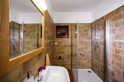 Kúpeľňa so sprchovacím kútom, Chata pod Jaseňom, Oravská Lesná