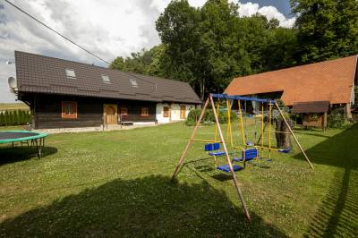 Detské ihrisko s trampolínou s hojdačkami, Chalúpka Barunka, Žaškov