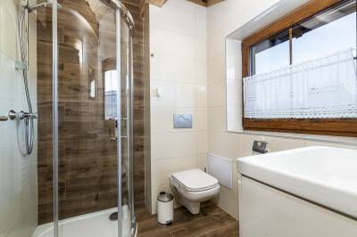Apartmán Siná - kúpeľňa so sprchovacím kútom a toaletou, Drevenice Liptov, Lazisko