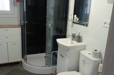 Kúpeľňa so sprchovacím kútom a toaletou, Mobilný domček Veľká Franková, Veľká Franková