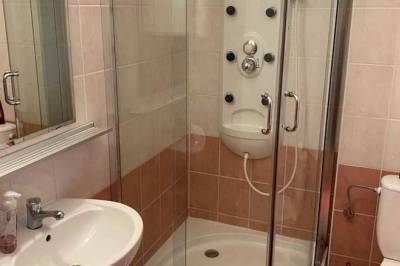 Apartmán Komfort - prízemie – kúpeľňa so sprchovacím kútom a toaletou, Apartmánová chata Slniečko Donovaly, Donovaly