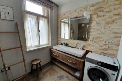 Apartmán 13 – kúpeľňa so sprchovacím kútom a toaletou, Vila Kollár Apartmány, Vysoké Tatry