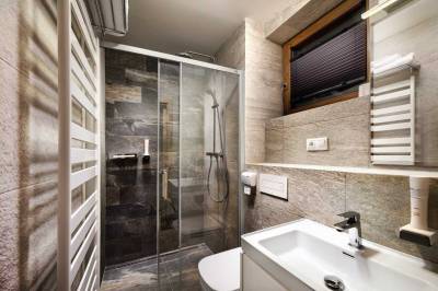 Apartmány LUXURY DELUXE SUPERIOR – kúpeľňa so sprchovacím kútom a toaletou, Chalets Minerália, Demänovská Dolina