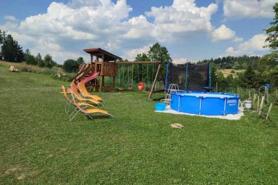 Detské ihrisko, trampolína a detský bazén v exteriéri ubytovania, Chata Lucia Oravská Lesná, Oravská Lesná
