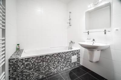 Kúpeľňa s vaňou, Family apartment 201 - Vila Aston, Veľká Lomnica