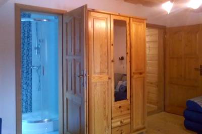 Trojlôžková izba s vlastnou kúpeľňou, Rekreačná chata pod Jedľovinou, Varín