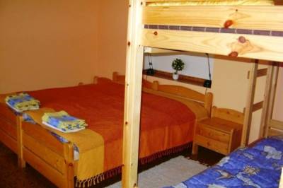 Apartmán č. 1 – spálňa s manželskou a poschodovou posteľou, Ubytovanie v súkromí U Mikuláša, Blatnica